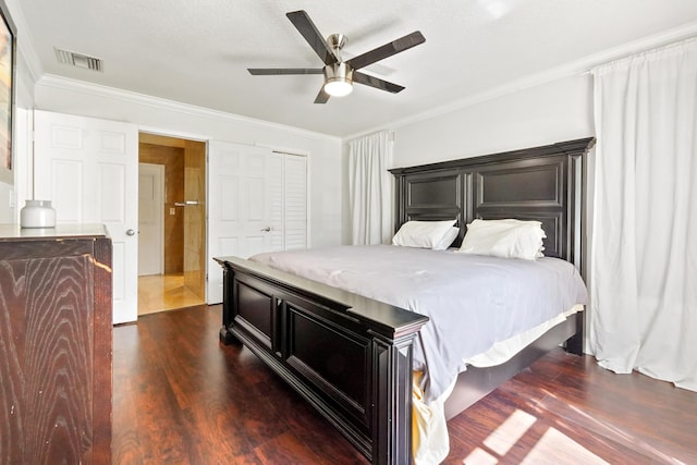 bedroom with crown molding, ceiling fan, dark hardwood / wood-style floors, and a closet