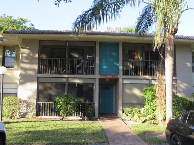 view of front of property