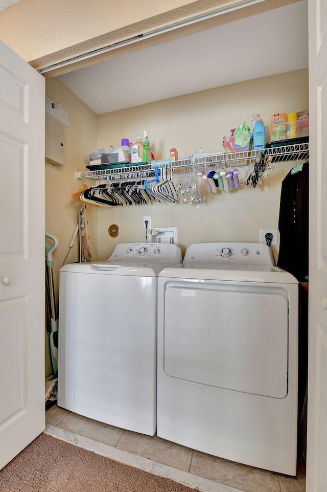 washroom featuring light tile patterned floors and washer and clothes dryer