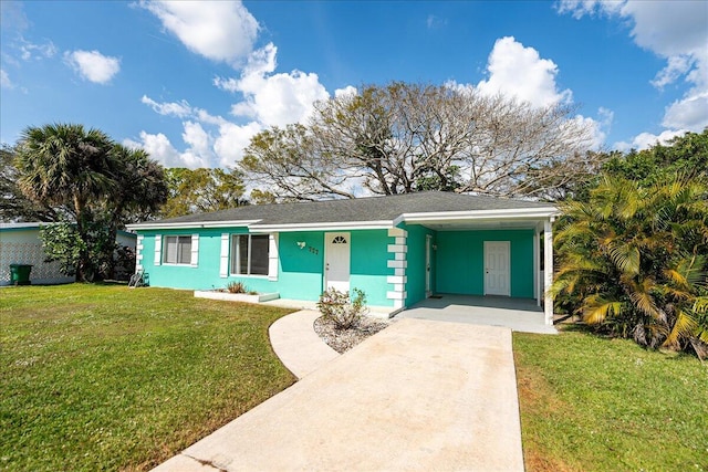 ranch-style house featuring a front lawn and a carport