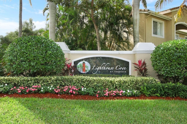 community / neighborhood sign with a lawn