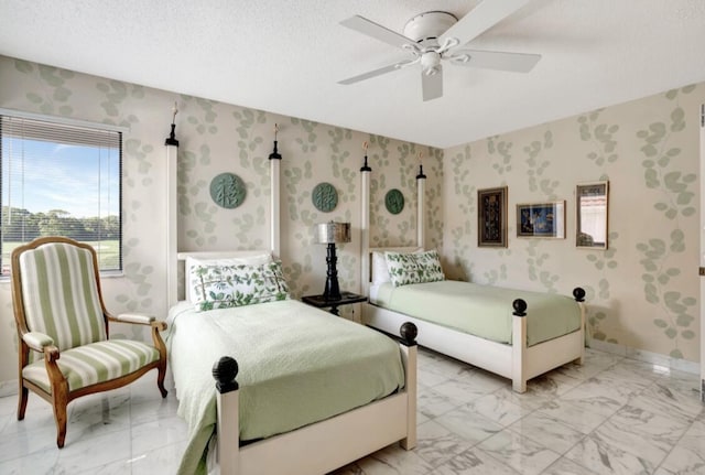 bedroom featuring ceiling fan and a textured ceiling