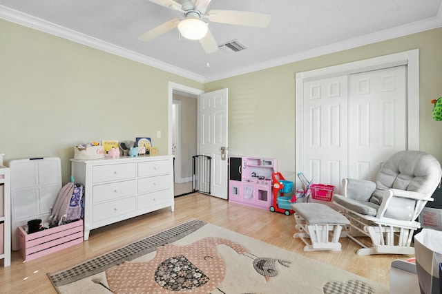 recreation room featuring ceiling fan, ornamental molding, and light hardwood / wood-style floors