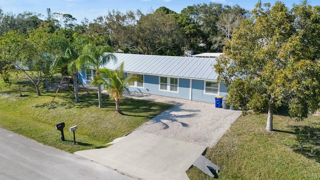 single story home with a front yard