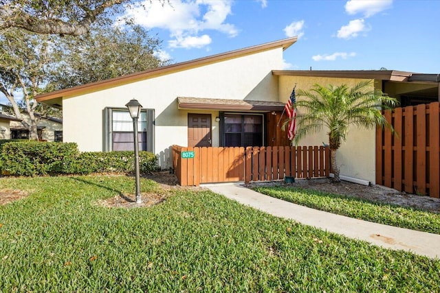 view of front of home with a front lawn