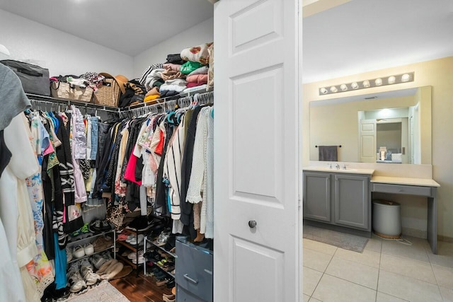 walk in closet featuring light tile patterned floors