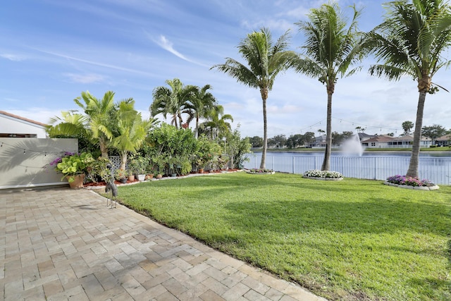 view of yard featuring a water view