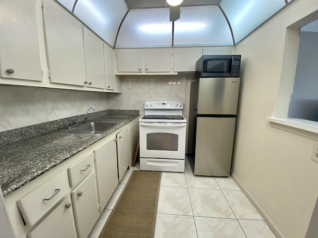 kitchen with sink, stainless steel fridge, electric range, tasteful backsplash, and white cabinets