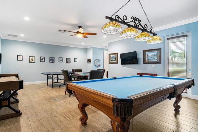 11951 Torreyanna Cir, Palm Beach Gardens, FL 33412 - rec room with crown molding, recessed lighting, visible vents, light wood-type flooring, and baseboards