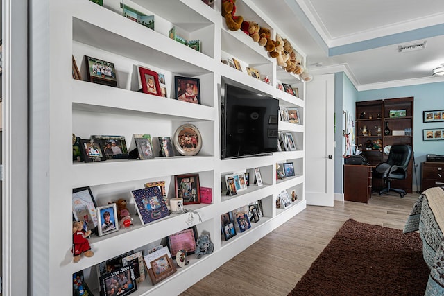 11951 Torreyanna Cir, Palm Beach Gardens, FL 33412 - interior space featuring built in shelves, visible vents, crown molding, and wood finished floors