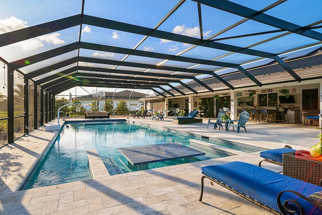 11951 Torreyanna Cir, Palm Beach Gardens, FL 33412 - pool with a patio area, an outdoor bar, and a lanai