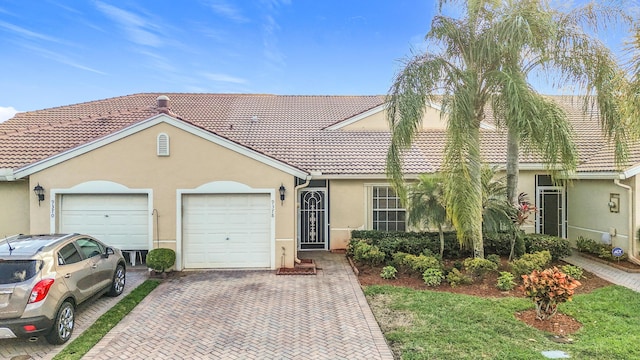 view of front of house featuring a garage