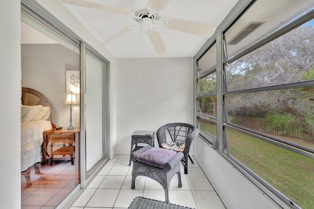 sunroom with ceiling fan