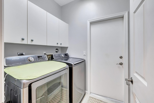 washroom featuring cabinets and washing machine and dryer