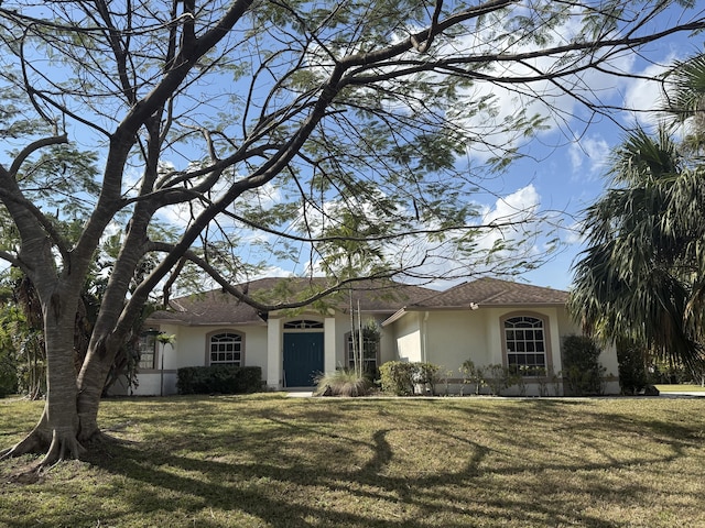 view of front of property with a front yard