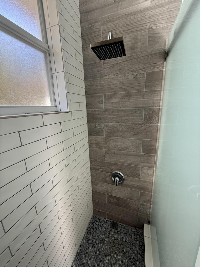 bathroom featuring a tile shower