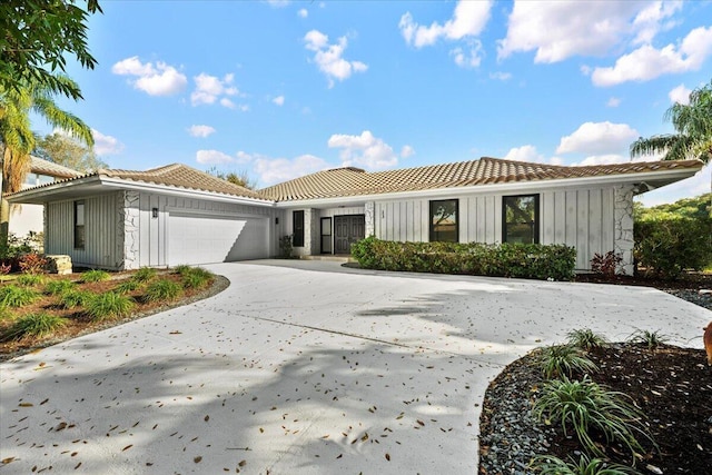 view of front facade with a garage