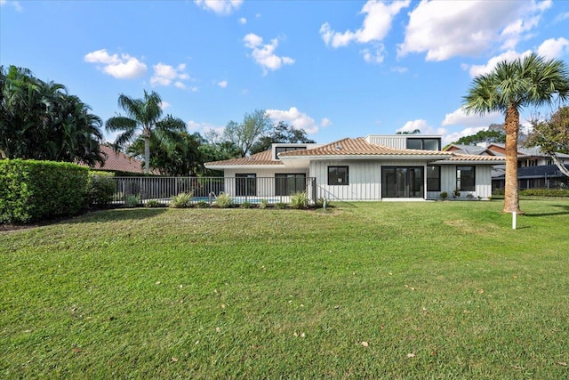 back of house featuring a lawn