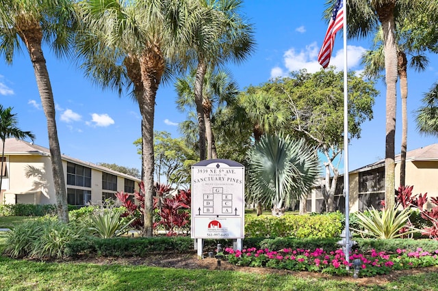 view of community / neighborhood sign