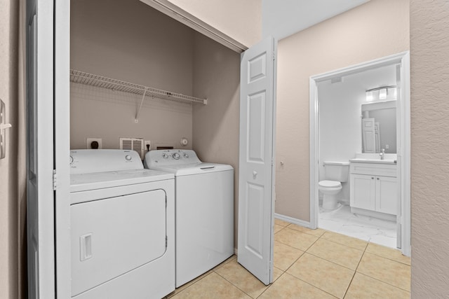 laundry area featuring sink and independent washer and dryer