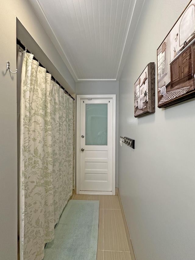 doorway featuring light tile patterned floors