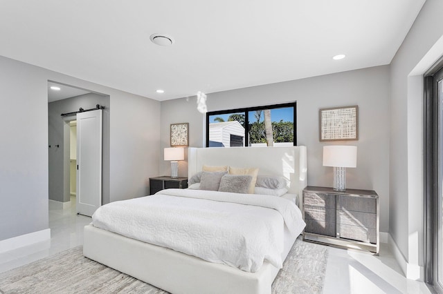 bedroom featuring a barn door