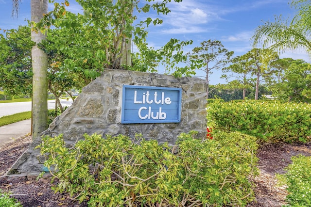 view of community / neighborhood sign