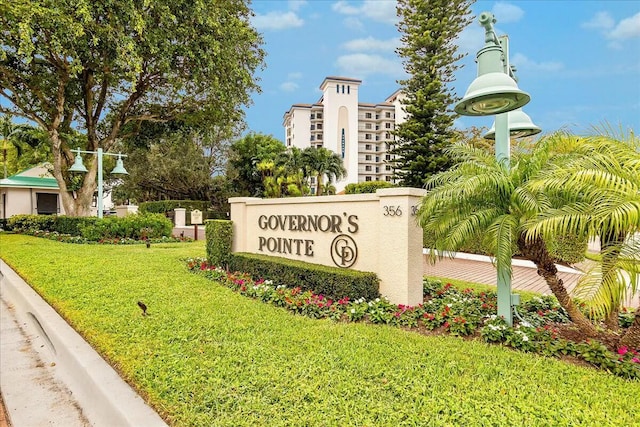 community sign with a lawn