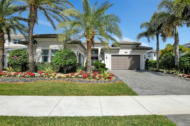 view of front facade featuring a garage