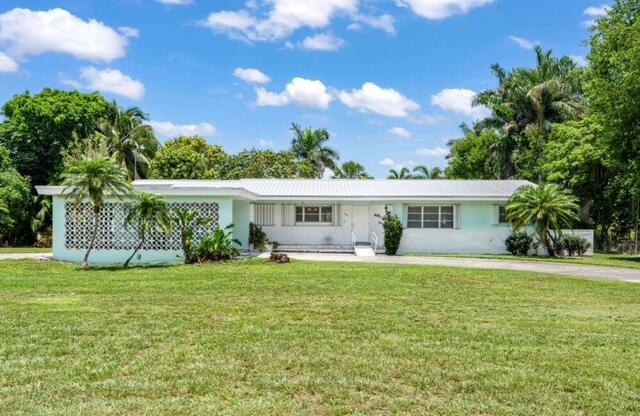 1531 Bacom Point Rd, Pahokee, FL 33476 - ranch-style home featuring a front lawn