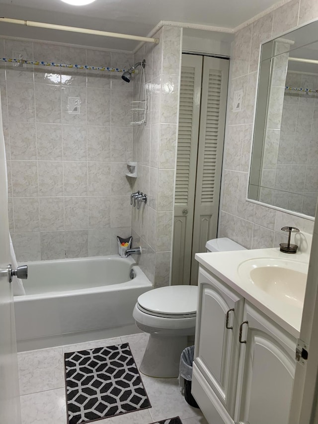 full bathroom with tiled shower / bath combo, vanity, tile walls, and toilet