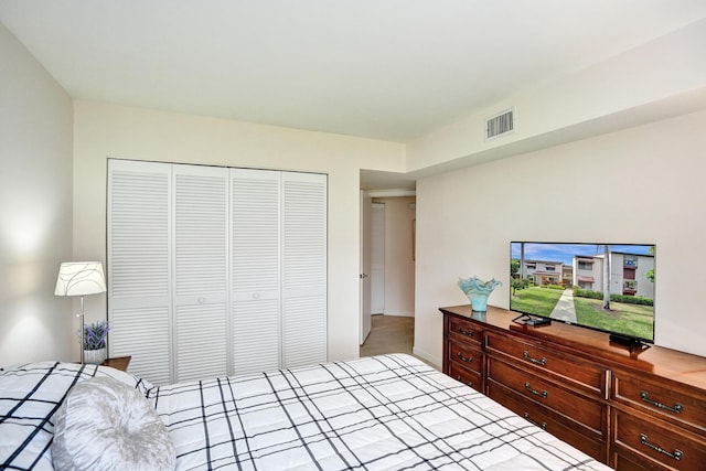 bedroom featuring a closet