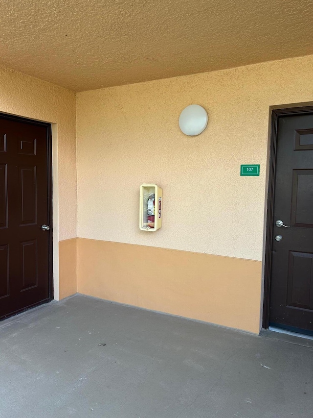 view of exterior entry with stucco siding