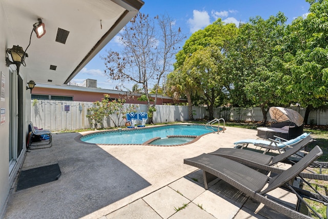 view of swimming pool with an in ground hot tub and a patio area