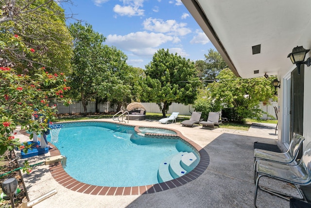 view of swimming pool with an in ground hot tub and a patio area