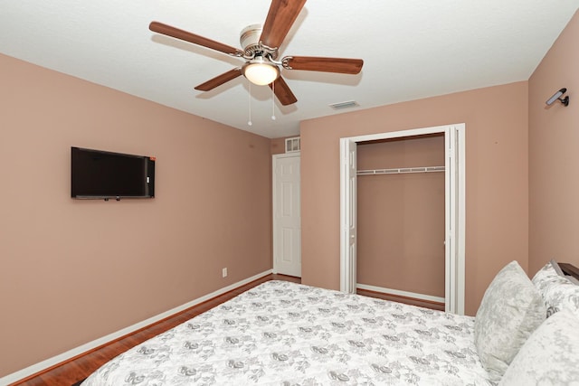 bedroom with a closet, ceiling fan, and hardwood / wood-style flooring