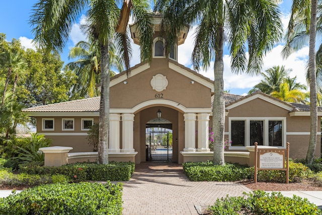 view of front of property