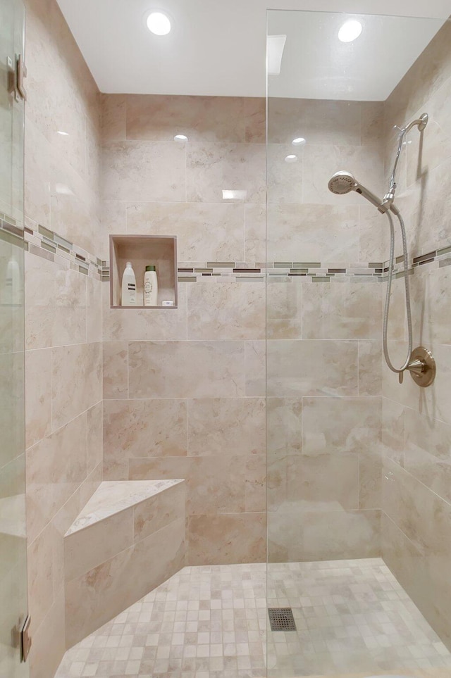 bathroom featuring a tile shower