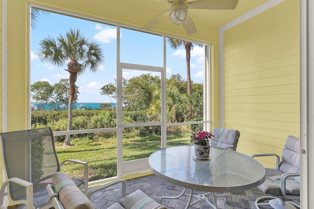 sunroom featuring ceiling fan