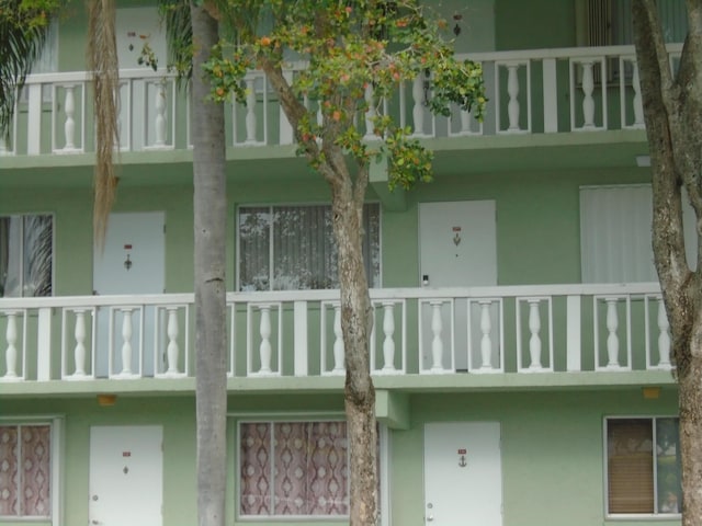 Listing photo 2 for 3500 Springdale Blvd Unit 304, Palm Springs FL 33461