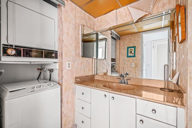 bathroom with vanity and stacked washing maching and dryer