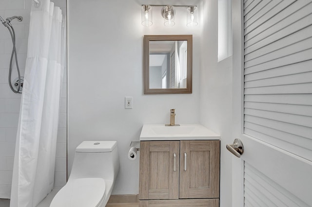 bathroom with toilet, a shower with curtain, a closet, and vanity