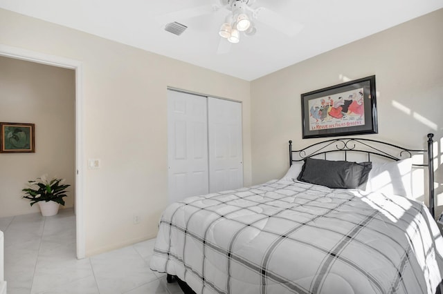 bedroom with ceiling fan and a closet