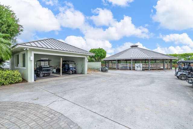 view of detached garage