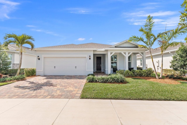 view of front of home featuring a garage and a front yard