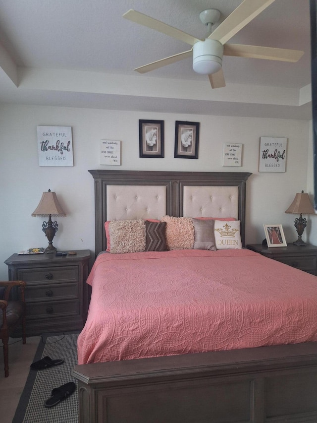 bedroom with ceiling fan