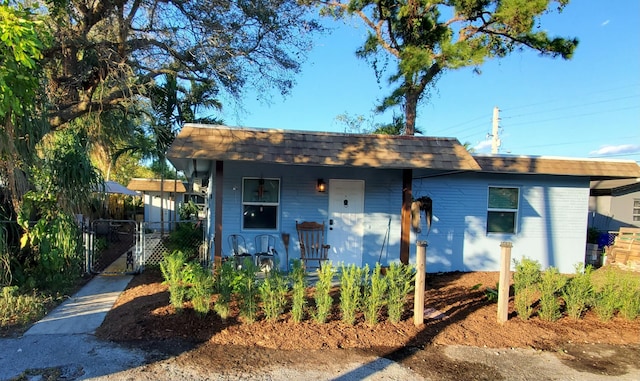 ranch-style home featuring a porch