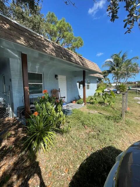 view of side of property featuring a yard