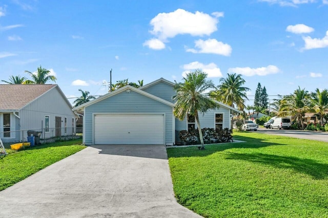 view of front of property featuring a front lawn