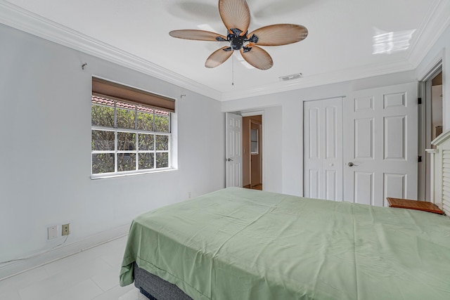 bedroom with a closet, crown molding, and ceiling fan